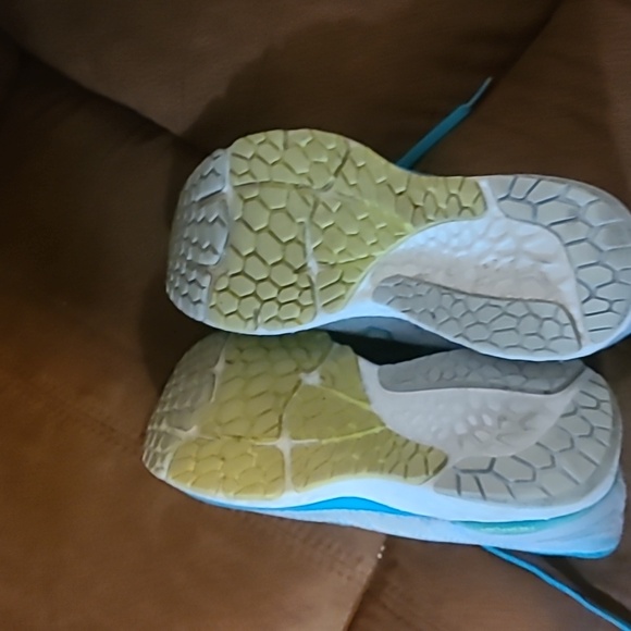 New Balance size 9 Fresh Foam - Picture 5 of 9